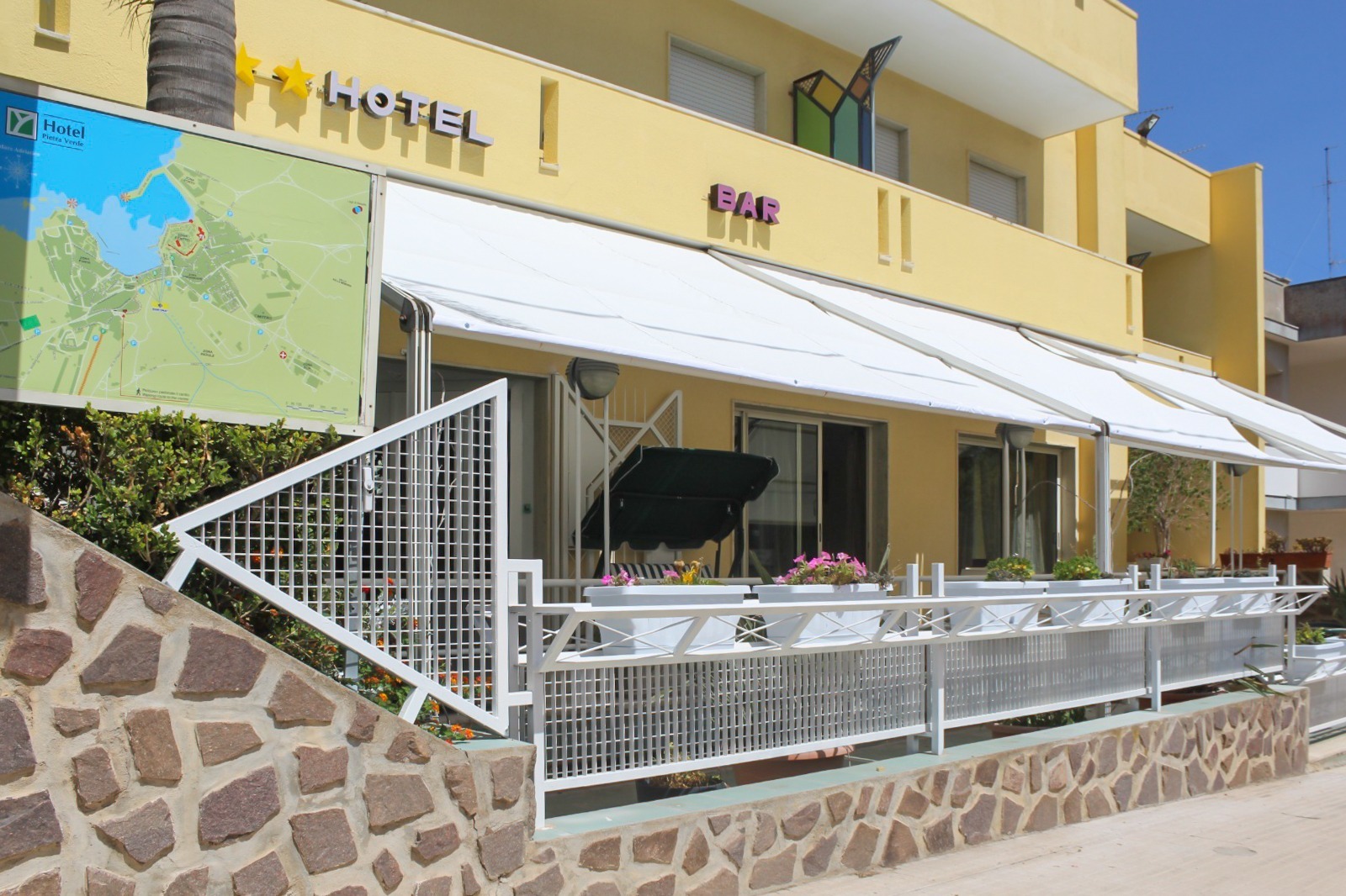 fronte hotel